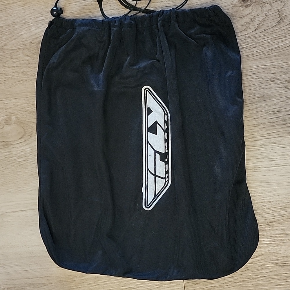🍃 Fly helmet dust bag